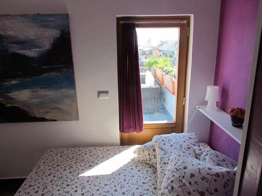 Bed and Breakfast La Terrazza Sul Mare Ачи Костелло Экстерьер фото